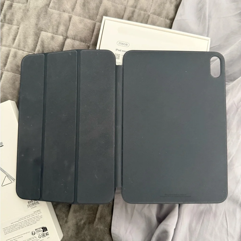 Apple iPad Mini - Pink and Orange Display